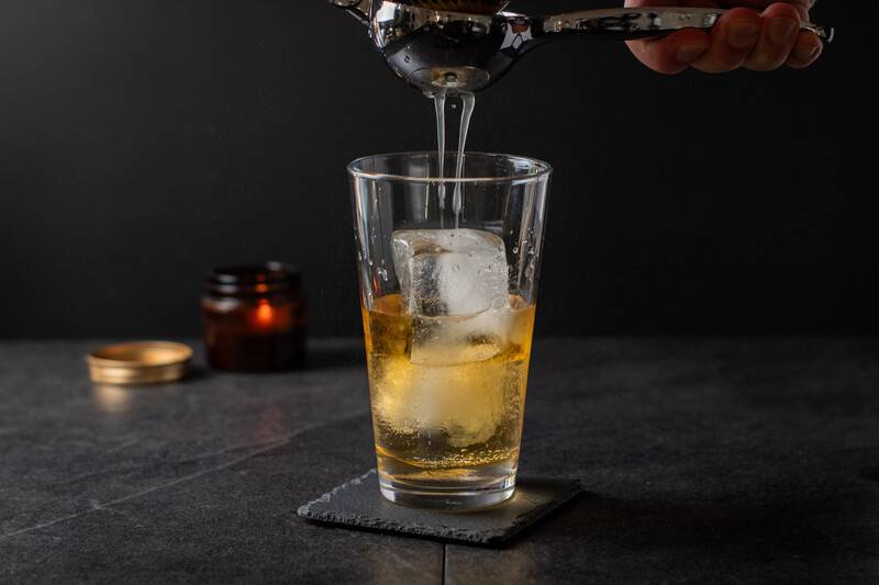 Schritt: Zitrone pressen