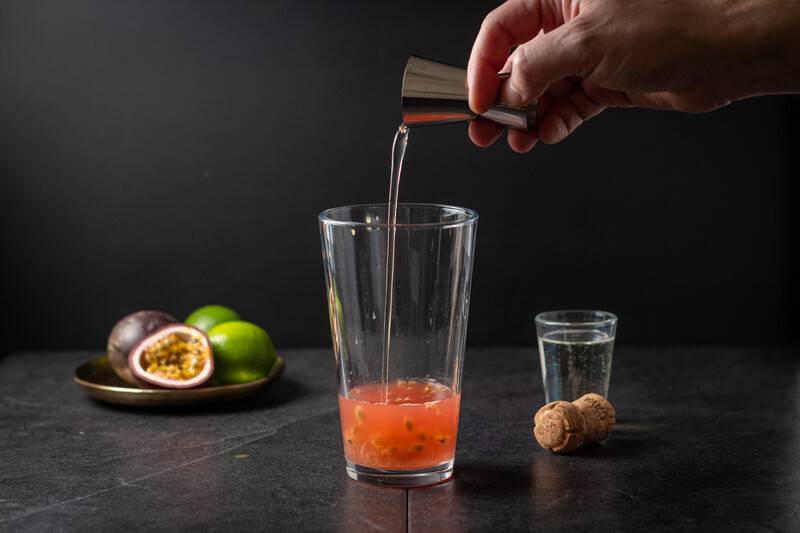 Schritt: Spirituosen und Sirup