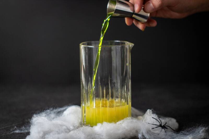 Schritt: Vodka, Midori, Ananassaft