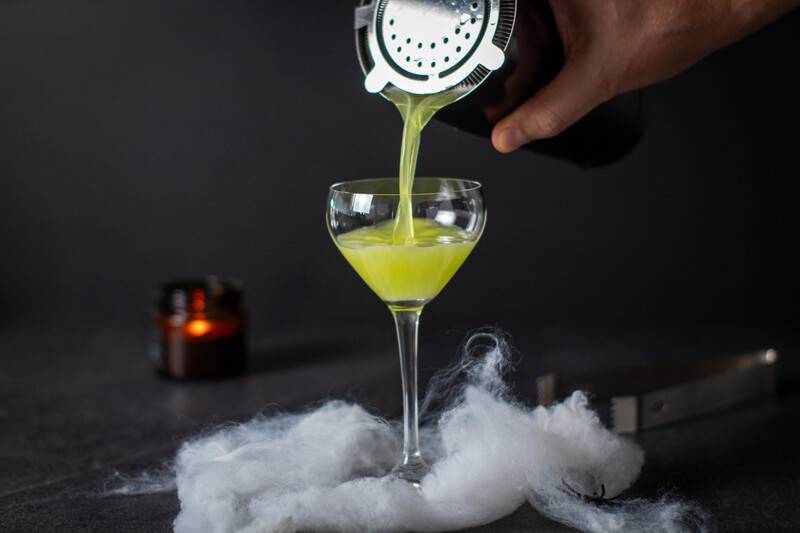 Schritt: Shaken und Umfüllen
