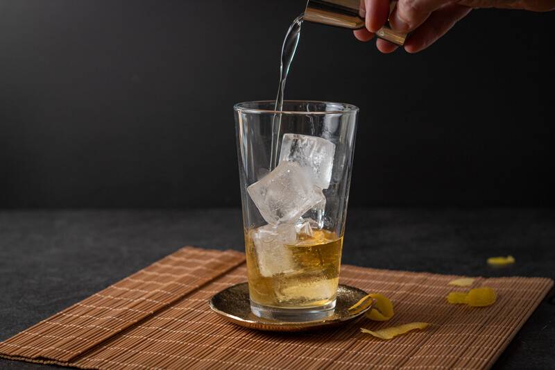 Schritt: Rum, Zucker und Eis